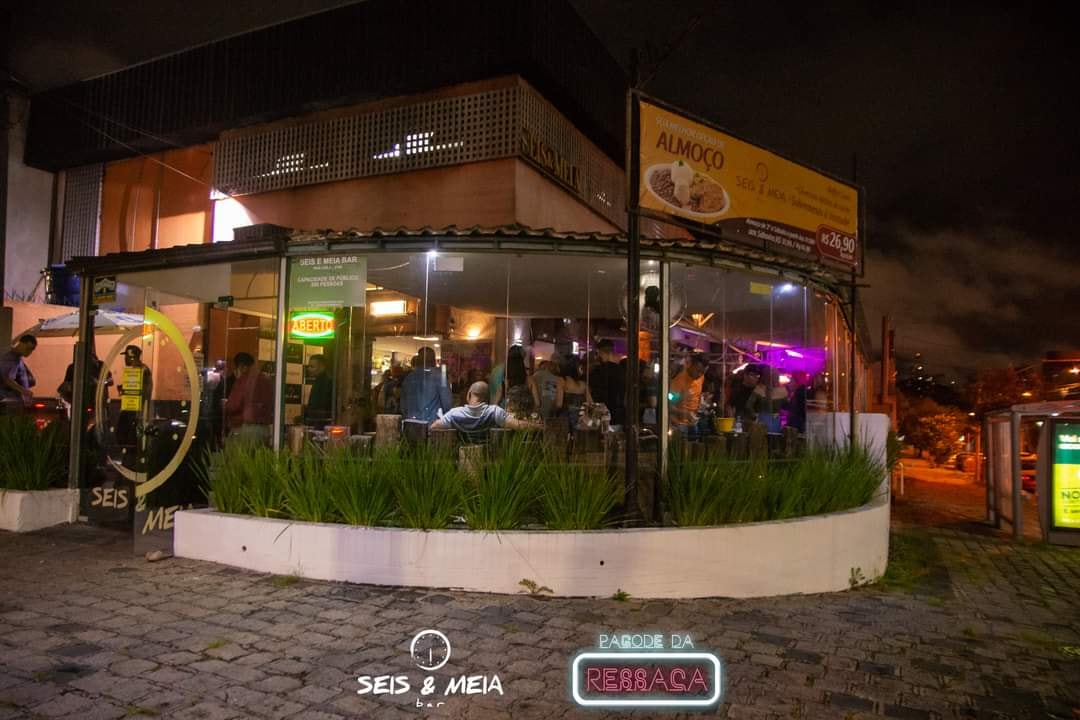 Seis & Meia Bar